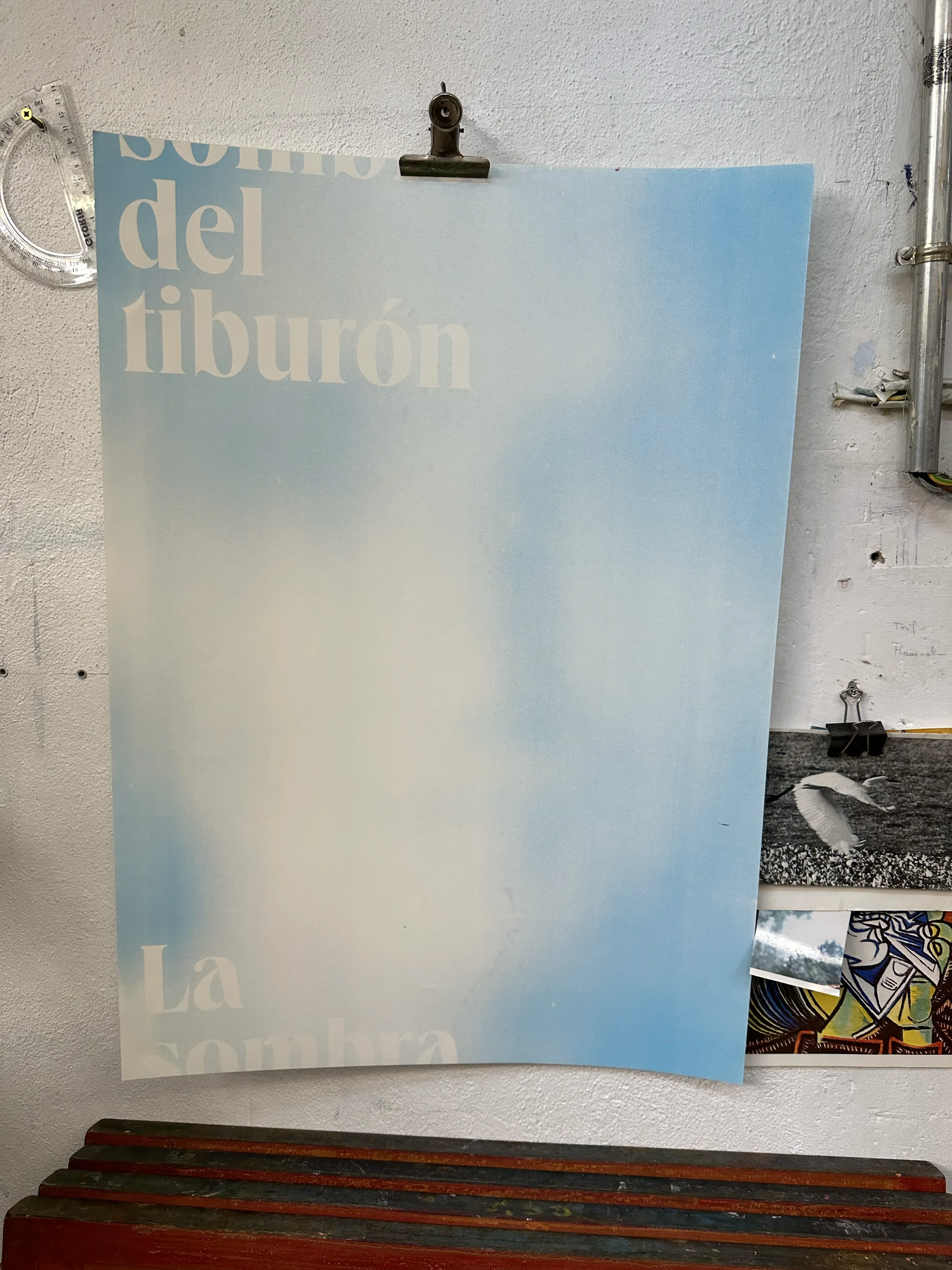 La sombra del tiburón — a pull in blue